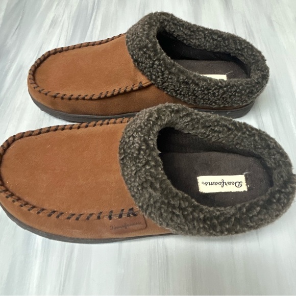 Only tried on. Mens Dearfoams slippers size 9-10. - Picture 4 of 8